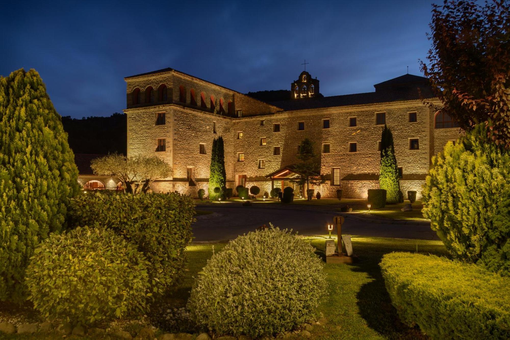Hotel & Spa Monasterio De Больтанья Екстер'єр фото The monastery at night