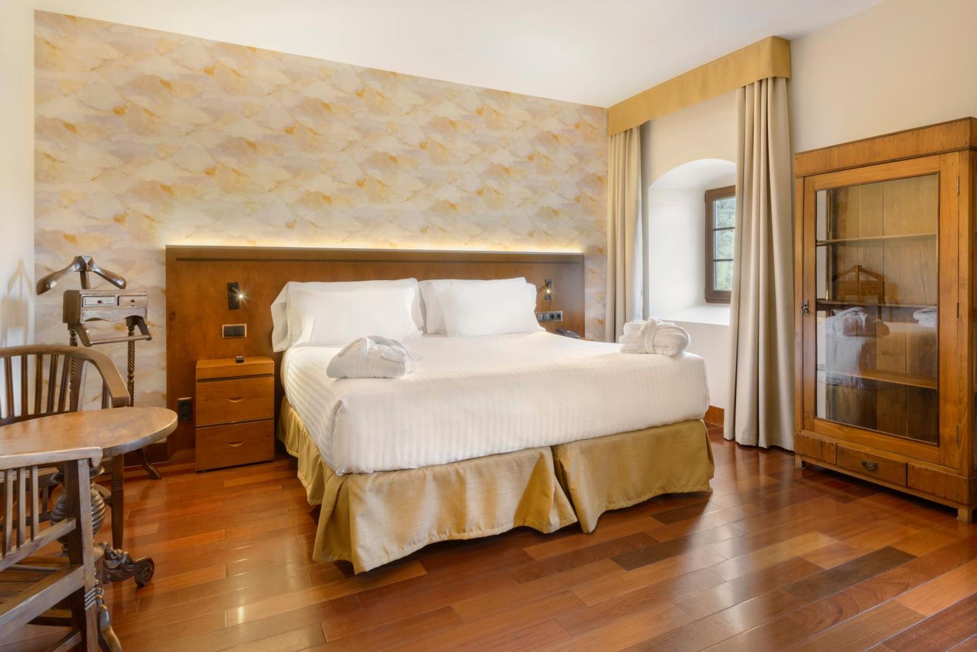 Hotel & Spa Monasterio De Больтанья Екстер'єр фото A room at the hotel