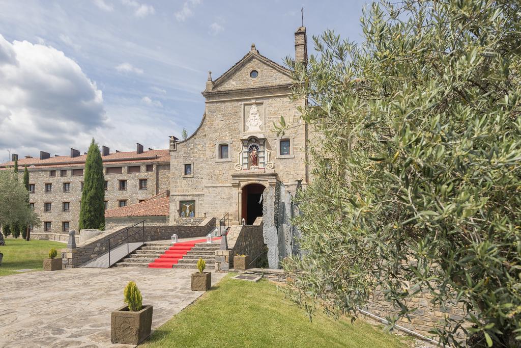 Hotel & Spa Monasterio De Больтанья Екстер'єр фото The church of San Pietro